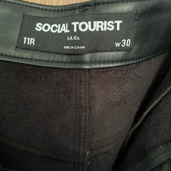 -Social Tourist Ultra High-Rise Baggy Faux Leather Pants - Picture 3 of 15